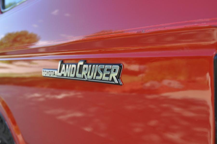 Логотип Toyota Land Cruiser 60 (FJ60) 1984 года  (NA) (фото 64 из 251)